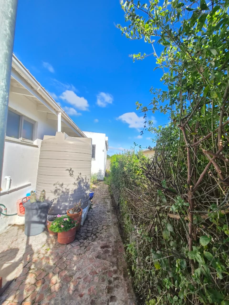 6 Bedroom Property for Sale in Stilbaai Wes Western Cape